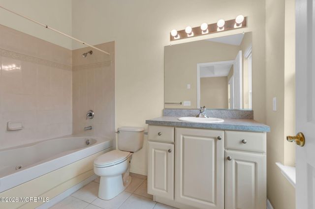14 W Aspen Way, Matawan, NJ 07747