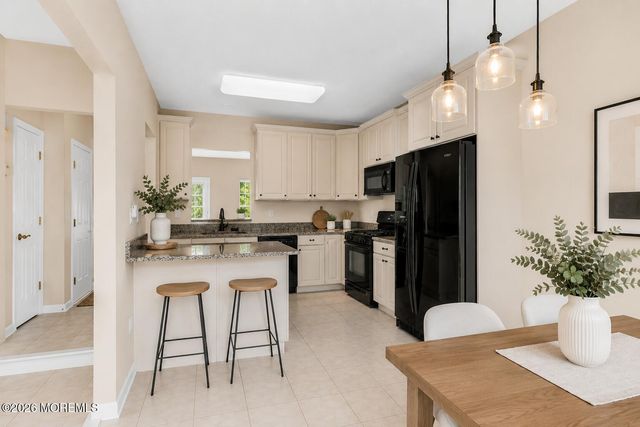 14 W Aspen Way, Matawan, NJ 07747