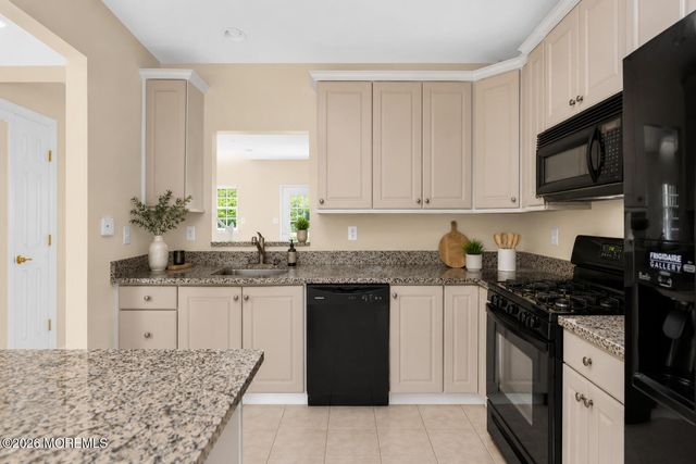 14 W Aspen Way, Matawan, NJ 07747