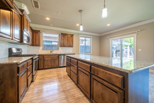 5571 Muir Peak Road, Redding, CA 96002