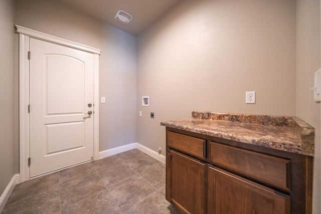 5571 Muir Peak Road, Redding, CA 96002