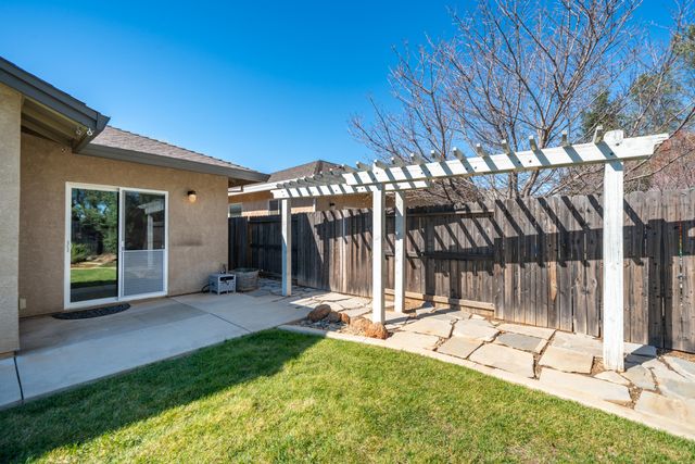 5571 Muir Peak Road, Redding, CA 96002