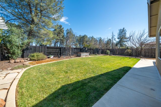 5571 Muir Peak Road, Redding, CA 96002