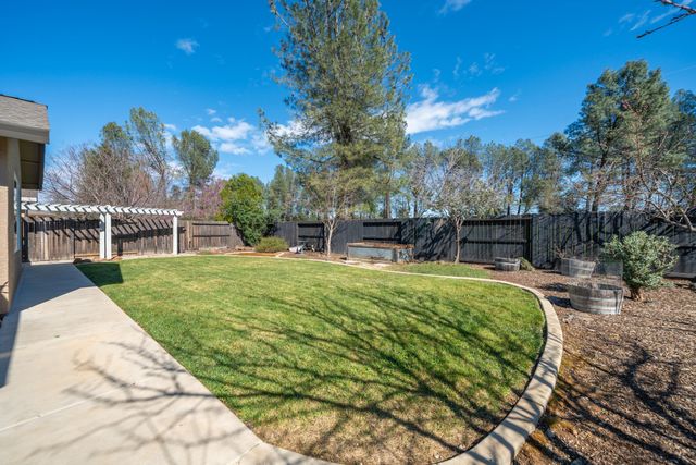 5571 Muir Peak Road, Redding, CA 96002