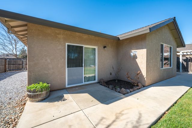 5571 Muir Peak Road, Redding, CA 96002