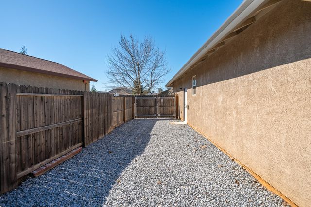 5571 Muir Peak Road, Redding, CA 96002