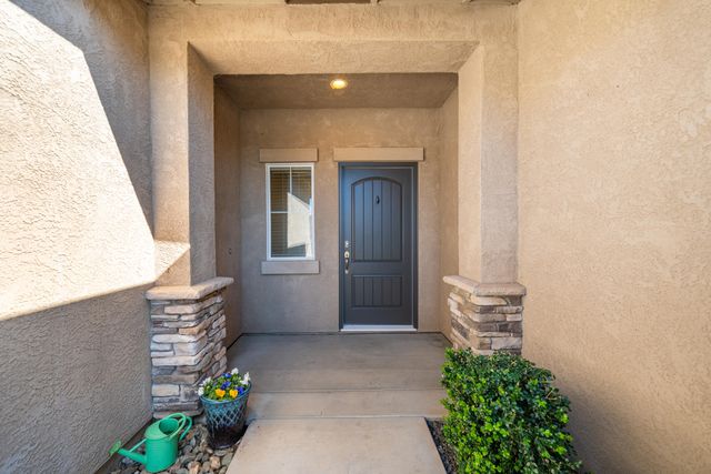 5571 Muir Peak Road, Redding, CA 96002