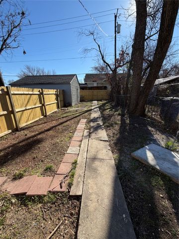 222 E Woodin Boulevard, Dallas, TX 75216