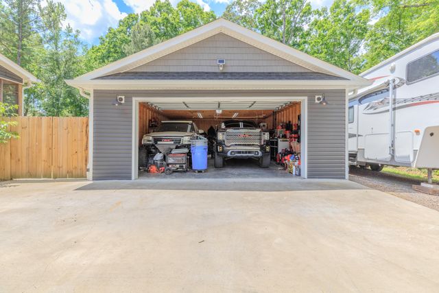 215 Red Oak Ridge Drive, Chickamauga, GA 30707