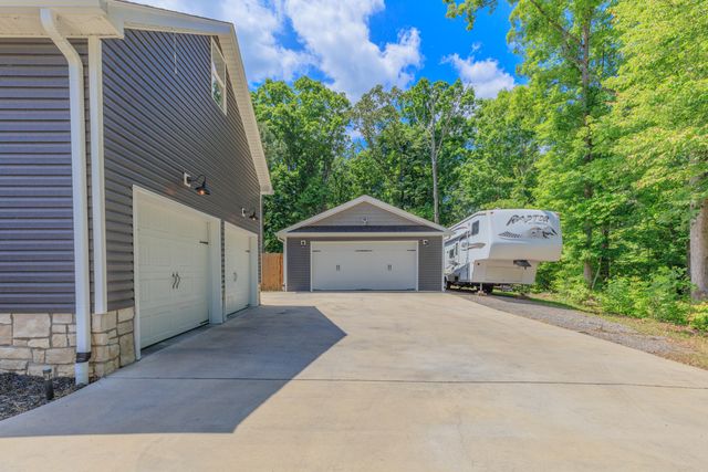 215 Red Oak Ridge Drive, Chickamauga, GA 30707