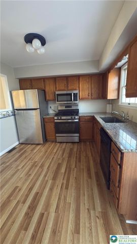 17 Fort Lee Court, Forks Twp, PA 18040