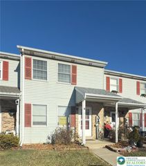 17 Fort Lee Court, Forks Twp, PA 18040