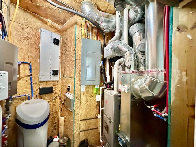 2144 N Jacobson Road, Suttons Bay, MI 49682