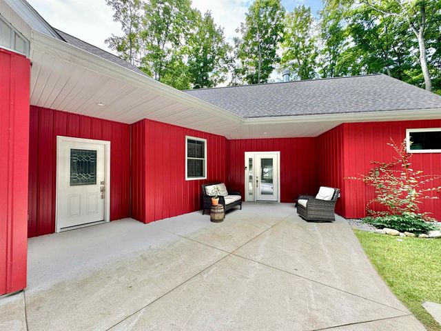 2144 N Jacobson Road, Suttons Bay, MI 49682