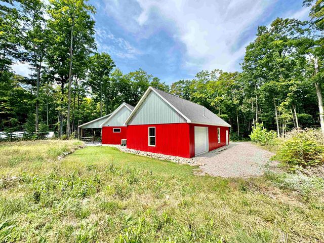 2144 N Jacobson Road, Suttons Bay, MI 49682