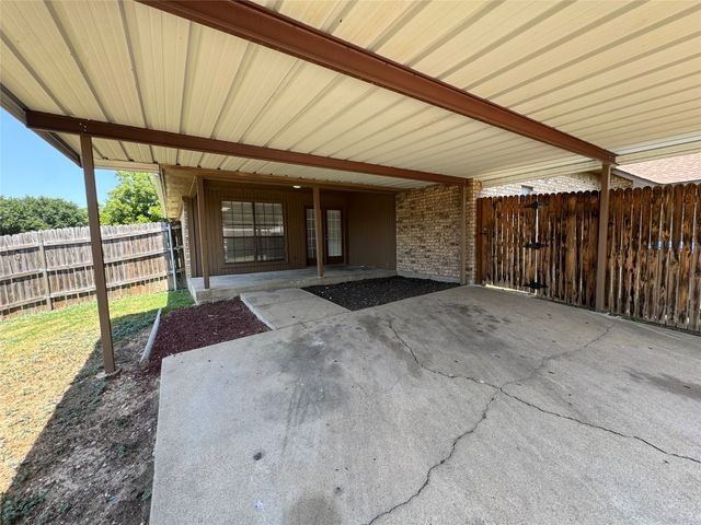 459 Little Valley Court, Fort Worth, TX 76108