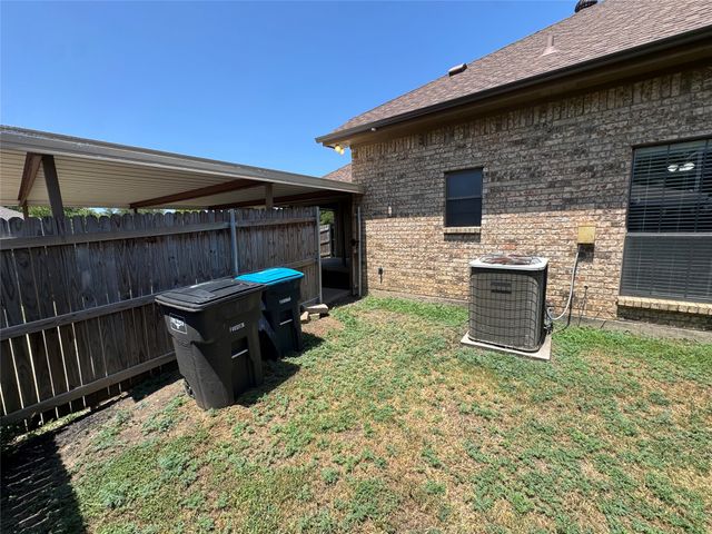 459 Little Valley Court, Fort Worth, TX 76108