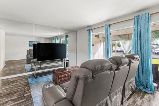 342 Southwind Drive 102, North Palm Beach, FL 33408