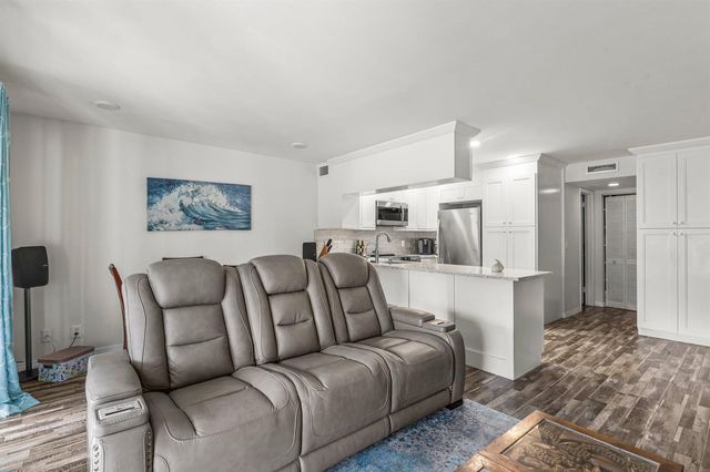 342 Southwind Drive 102, North Palm Beach, FL 33408