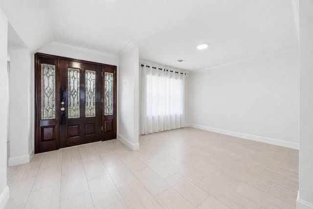 5718 Pine Arbor Drive, Houston, TX 77066