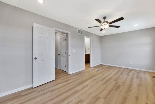 9149 Chris Ct, Bel Aire, KS 67226
