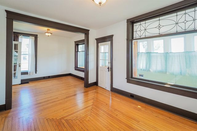 24 W Linden Street, Three Oaks, MI 49128