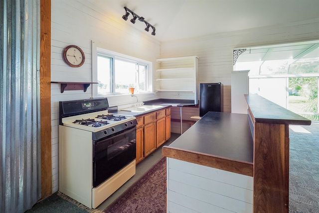 24 W Linden Street, Three Oaks, MI 49128