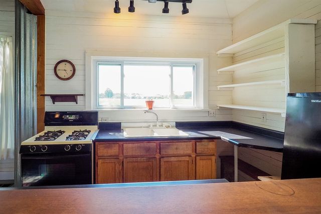 24 W Linden Street, Three Oaks, MI 49128