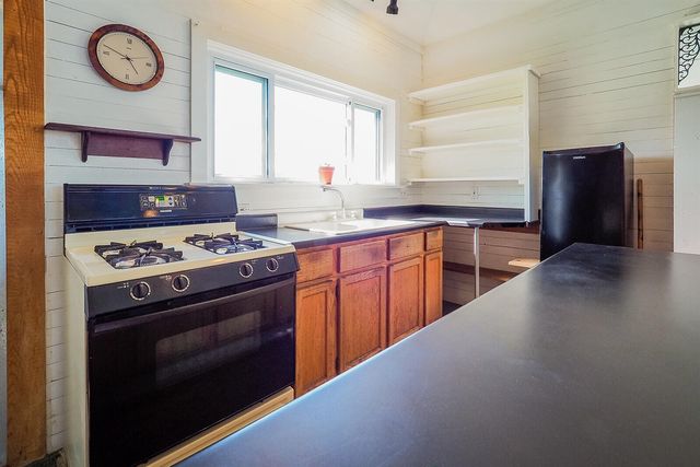 24 W Linden Street, Three Oaks, MI 49128