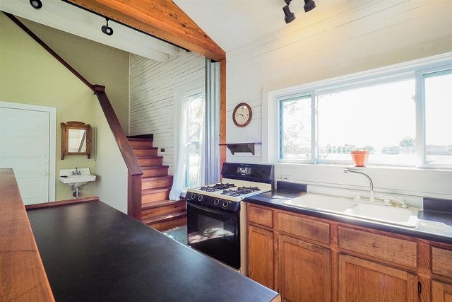24 W Linden Street, Three Oaks, MI 49128