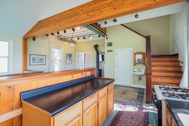 24 W Linden Street, Three Oaks, MI 49128
