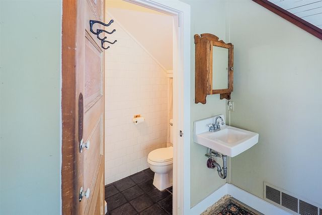 24 W Linden Street, Three Oaks, MI 49128