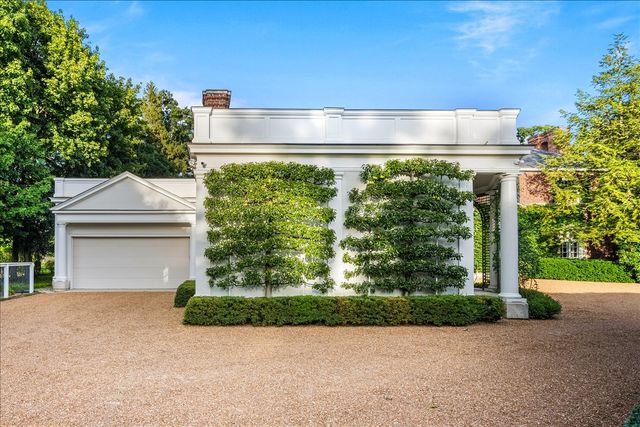 788 E Woodland Road, Lake Forest, IL 60045