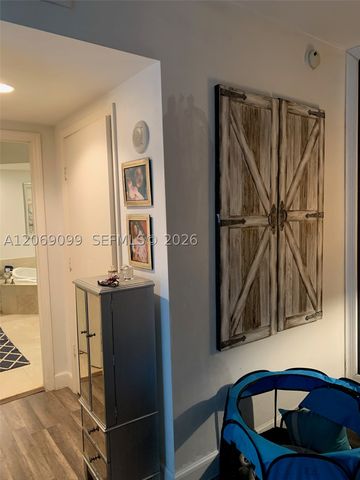 15051 Royal Oaks Ln 1005, North Miami, FL 33181