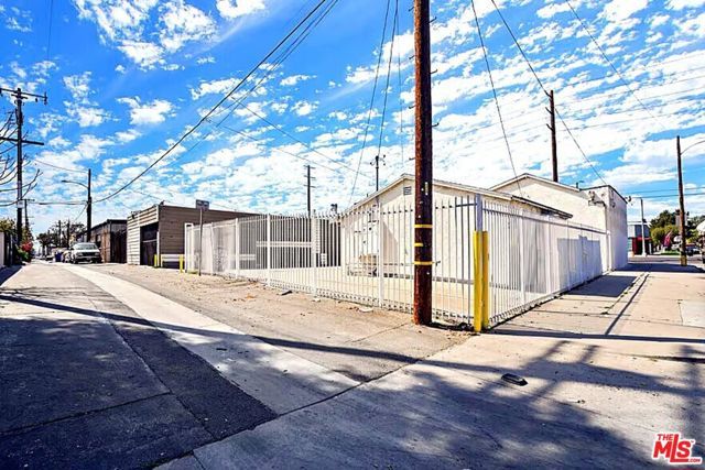 1108 E 84th Place, Los Angeles, CA 90001