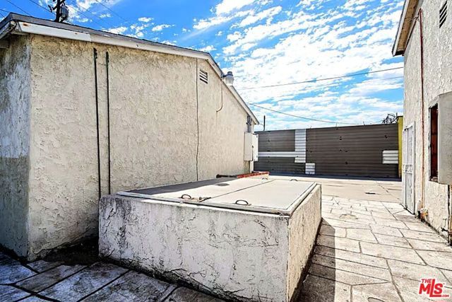 1108 E 84th Place, Los Angeles, CA 90001