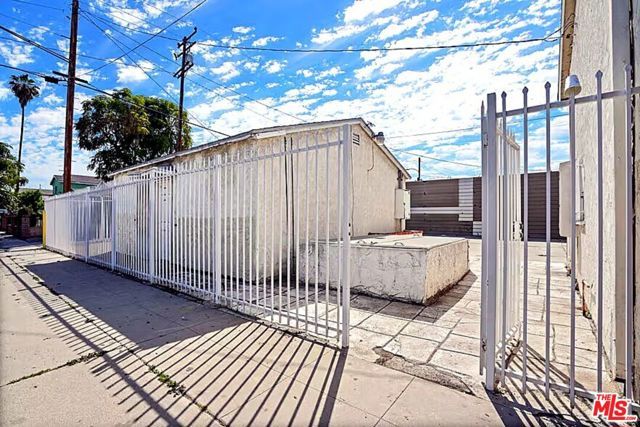 1108 E 84th Place, Los Angeles, CA 90001