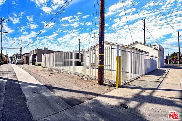 1108 E 84th Place, Los Angeles, CA 90001