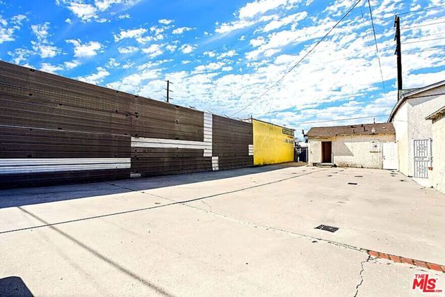 1108 E 84th Place, Los Angeles, CA 90001