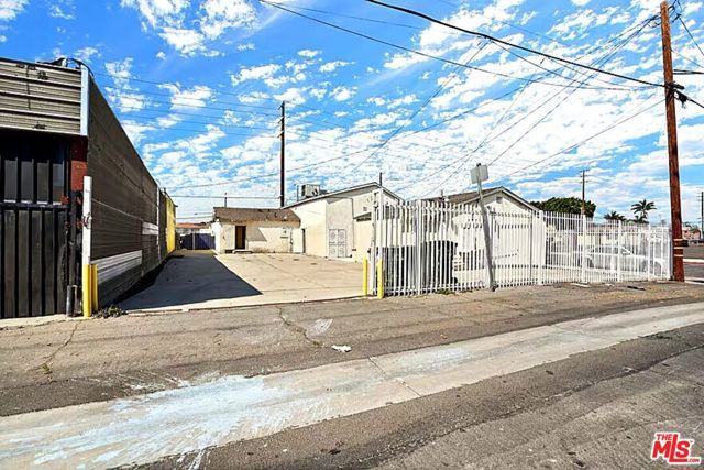 1108 E 84th Place, Los Angeles, CA 90001