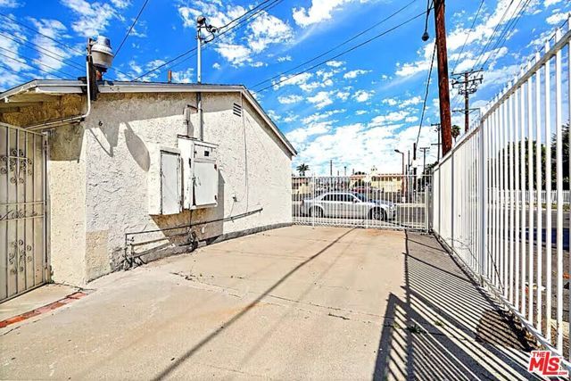 1108 E 84th Place, Los Angeles, CA 90001