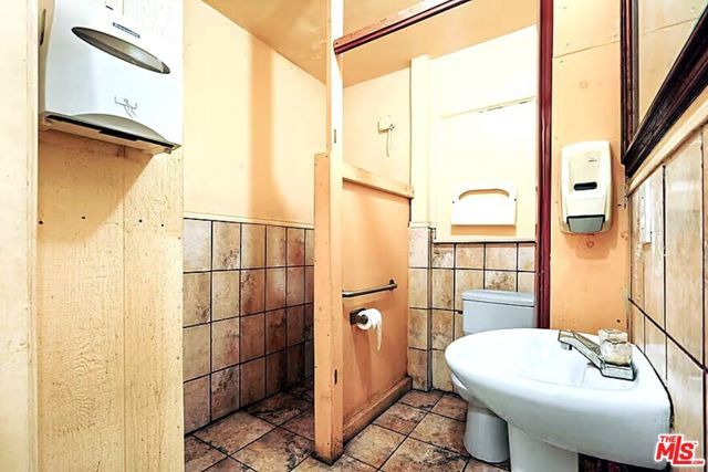 1108 E 84th Place, Los Angeles, CA 90001