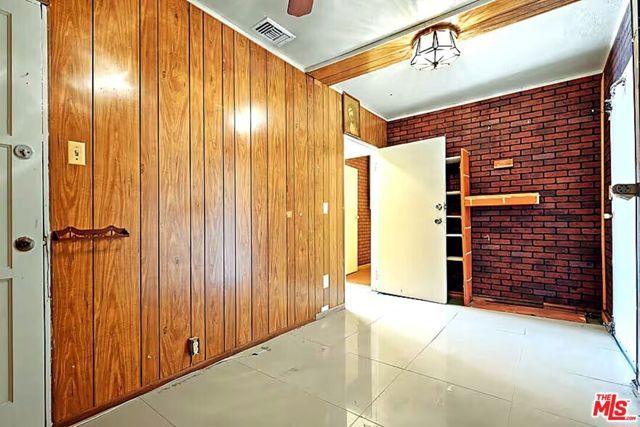 1108 E 84th Place, Los Angeles, CA 90001