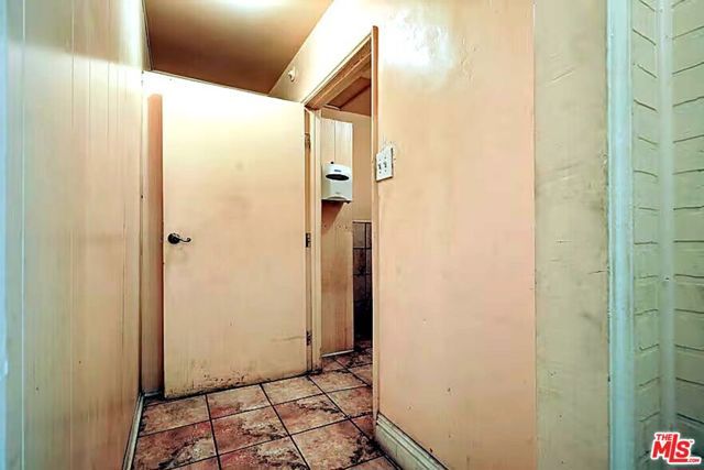 1108 E 84th Place, Los Angeles, CA 90001
