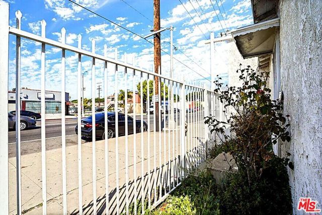 1108 E 84th Place, Los Angeles, CA 90001