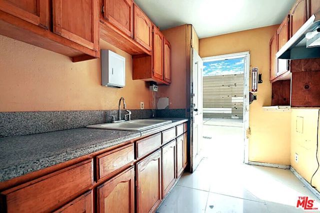1108 E 84th Place, Los Angeles, CA 90001