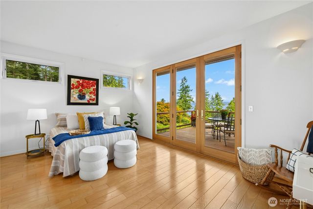 21322 NE President Point Road, Kingston, WA 98346