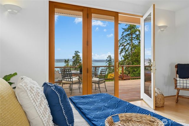 21322 NE President Point Road, Kingston, WA 98346