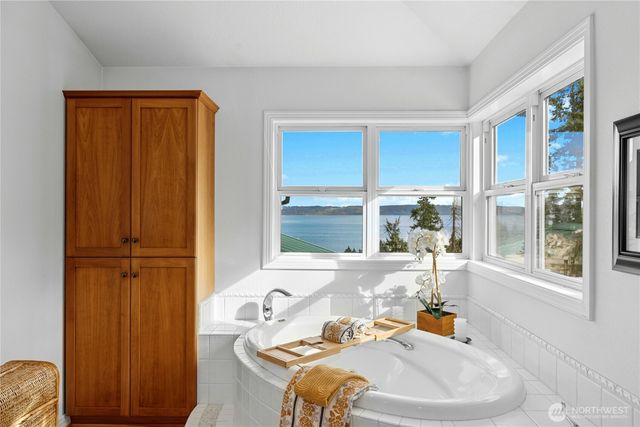 21322 NE President Point Road, Kingston, WA 98346