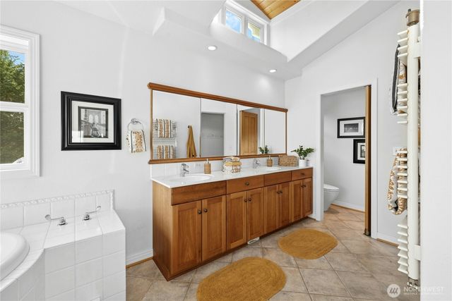 21322 NE President Point Road, Kingston, WA 98346